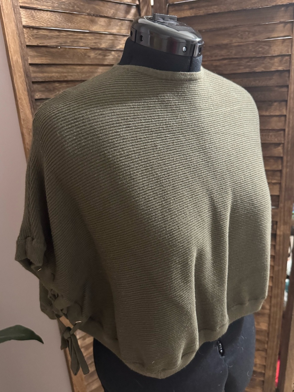 Crop sweater S NWOT